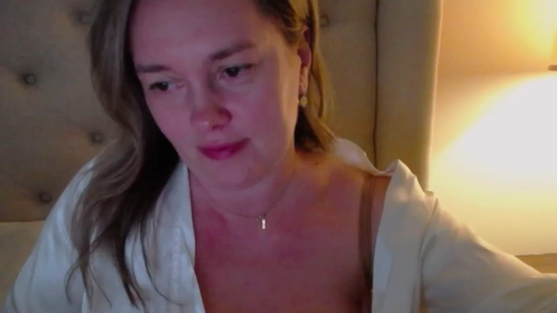 Gallery image thumbnail from J0llye's myfreecams stream on, 11/28/2024, 21:10 image 16 of 20