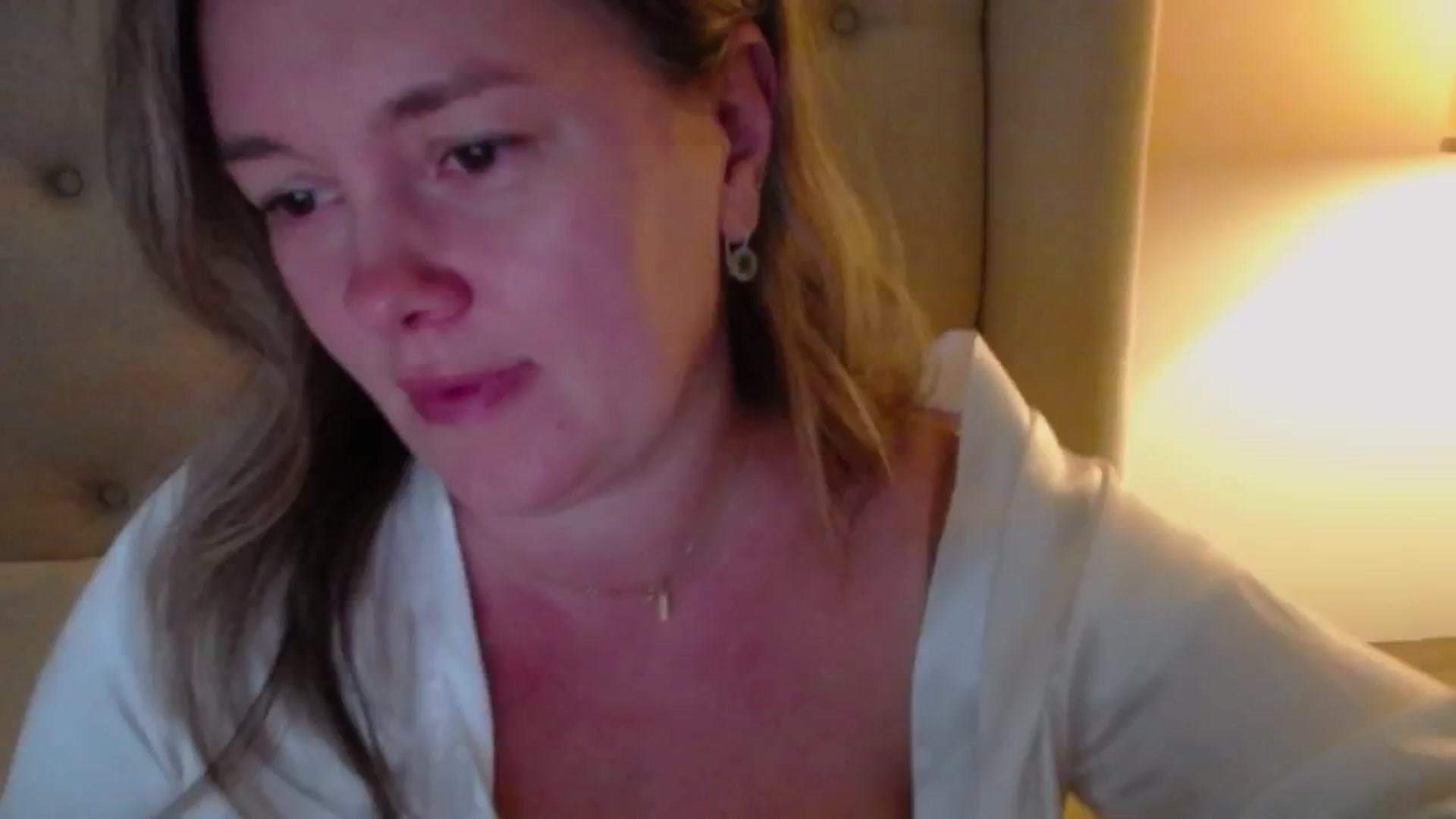 Gallery image thumbnail from J0llye's myfreecams stream on, 11/28/2024, 21:10 image 18 of 20
