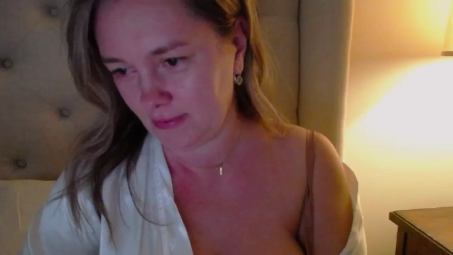 Gallery image thumbnail from J0llye's myfreecams stream on, 11/28/2024, 21:10 image 14 of 20
