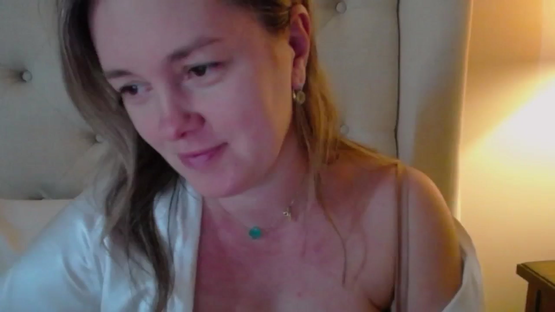 Gallery image thumbnail from J0llye's myfreecams stream on, 11/29/2024, 20:31 image 7 of 20
