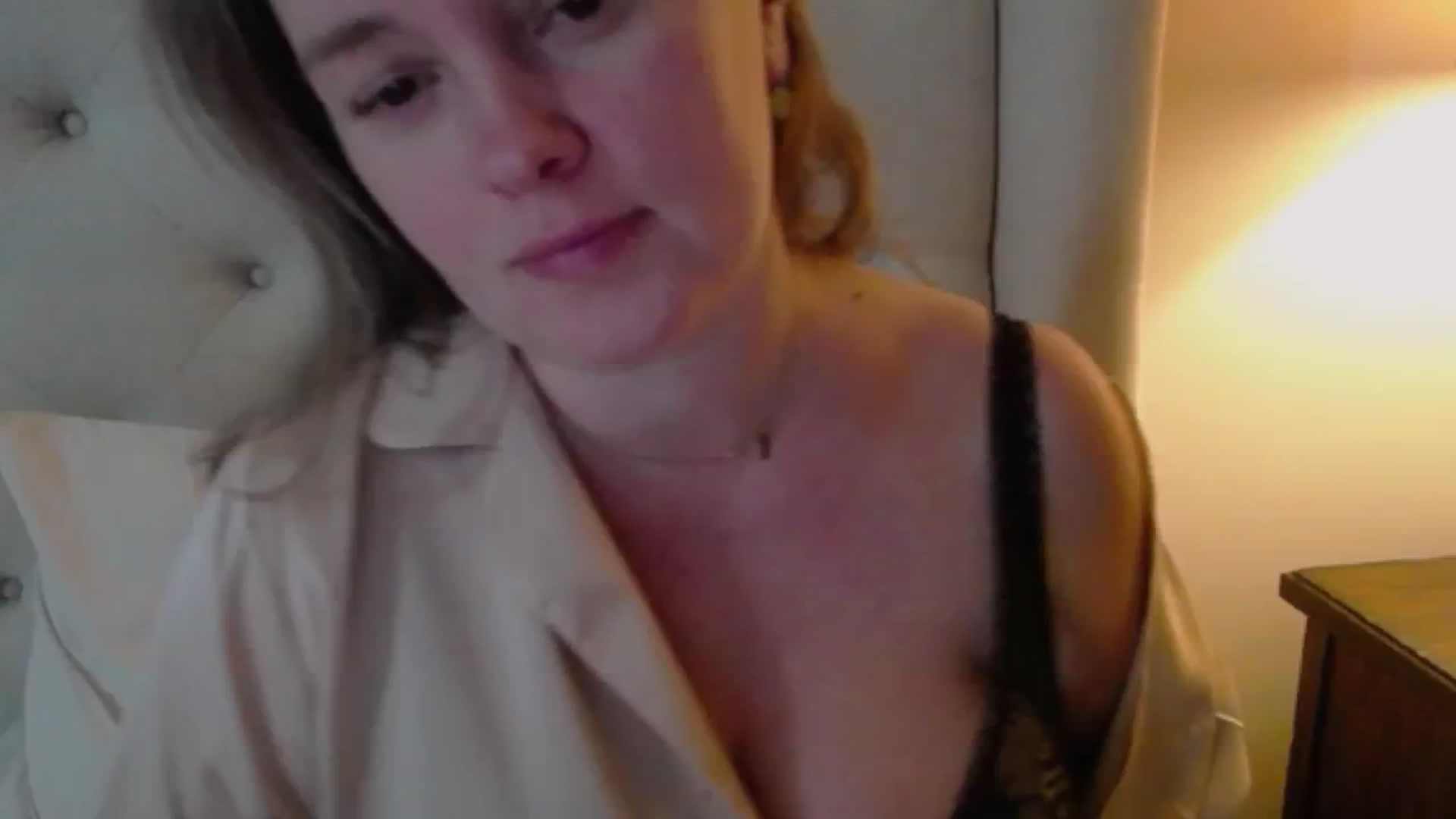 Gallery image thumbnail from J0llye's myfreecams stream on, 11/30/2024, 21:16 image 4 of 20