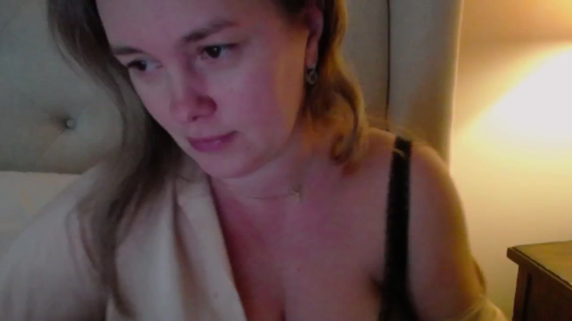 Gallery image thumbnail from J0llye's myfreecams stream on, 11/30/2024, 21:16 image 16 of 20
