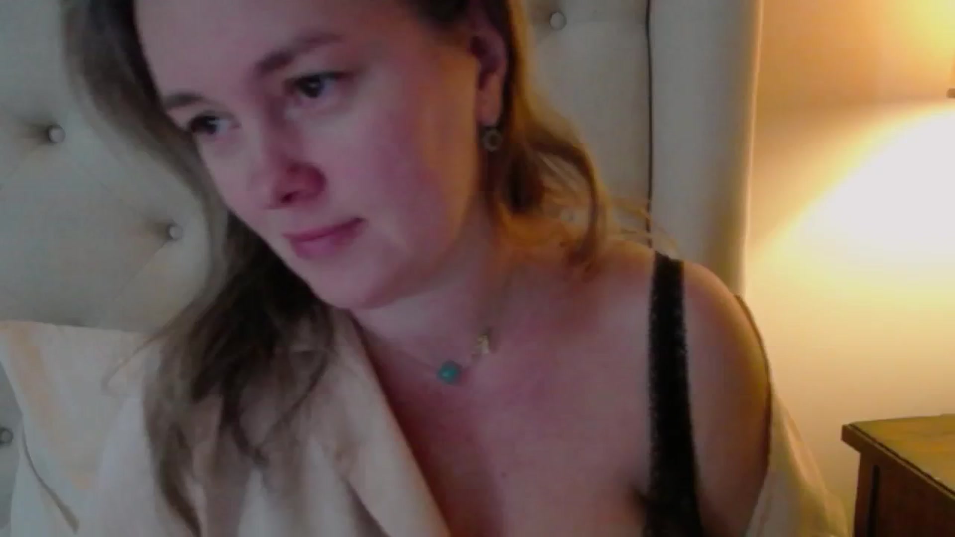 Gallery image thumbnail from J0llye's myfreecams stream on, 11/30/2024, 21:16 image 3 of 20
