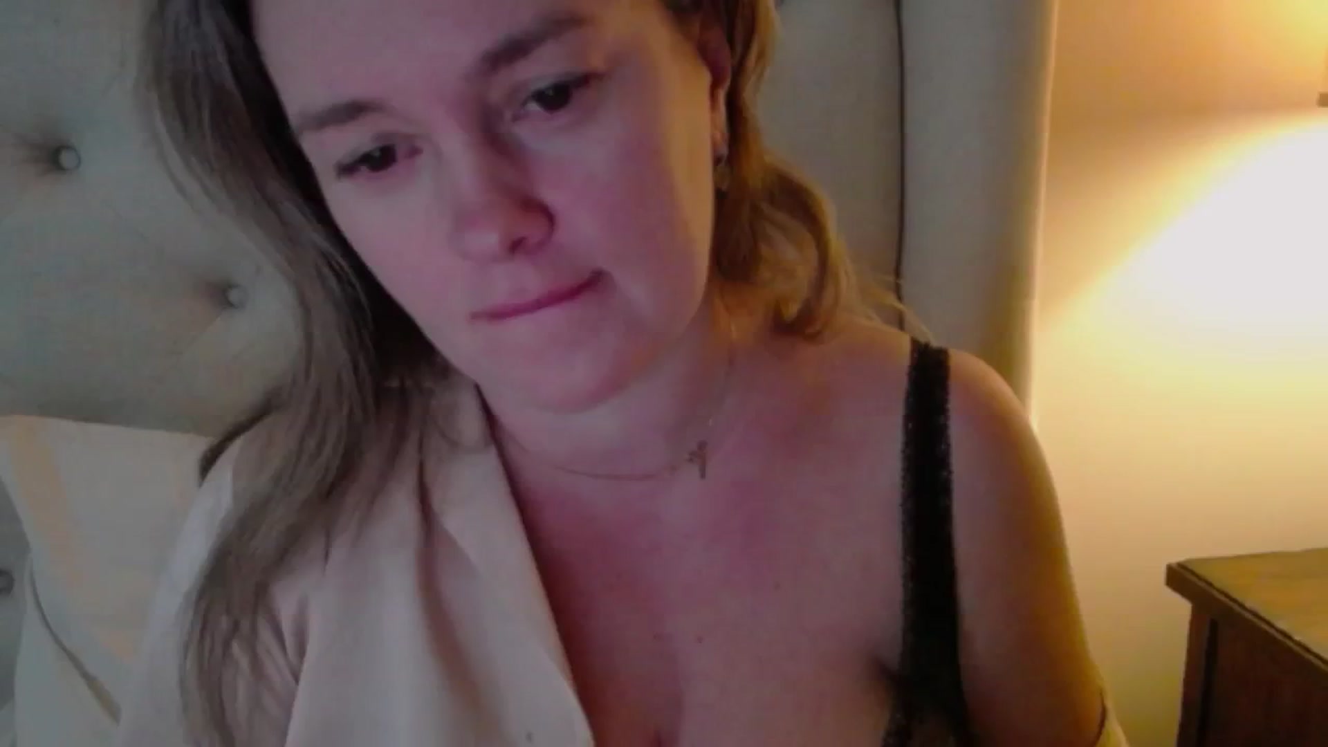 Gallery image thumbnail from J0llye's myfreecams stream on, 11/30/2024, 21:16 image 10 of 20