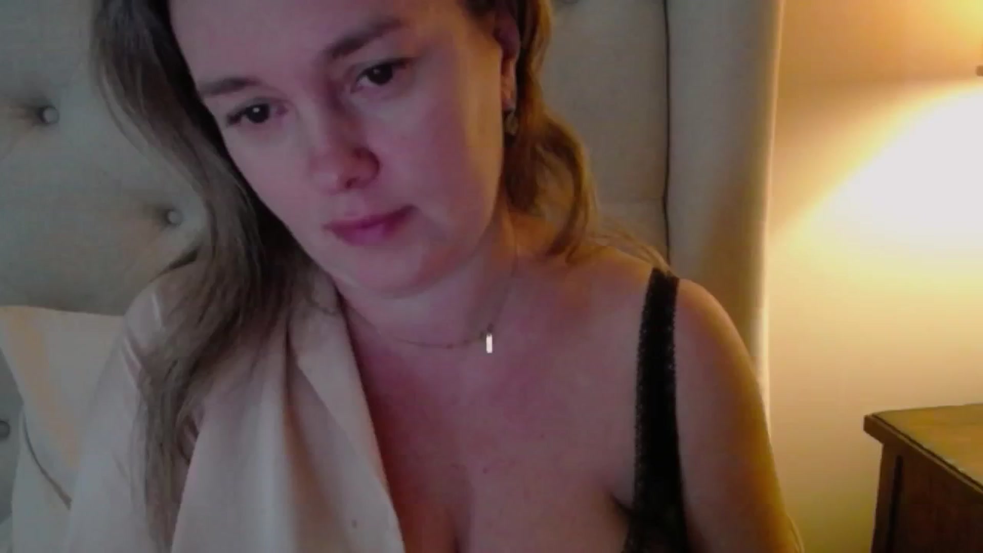 Gallery image thumbnail from J0llye's myfreecams stream on, 11/30/2024, 21:16 image 12 of 20