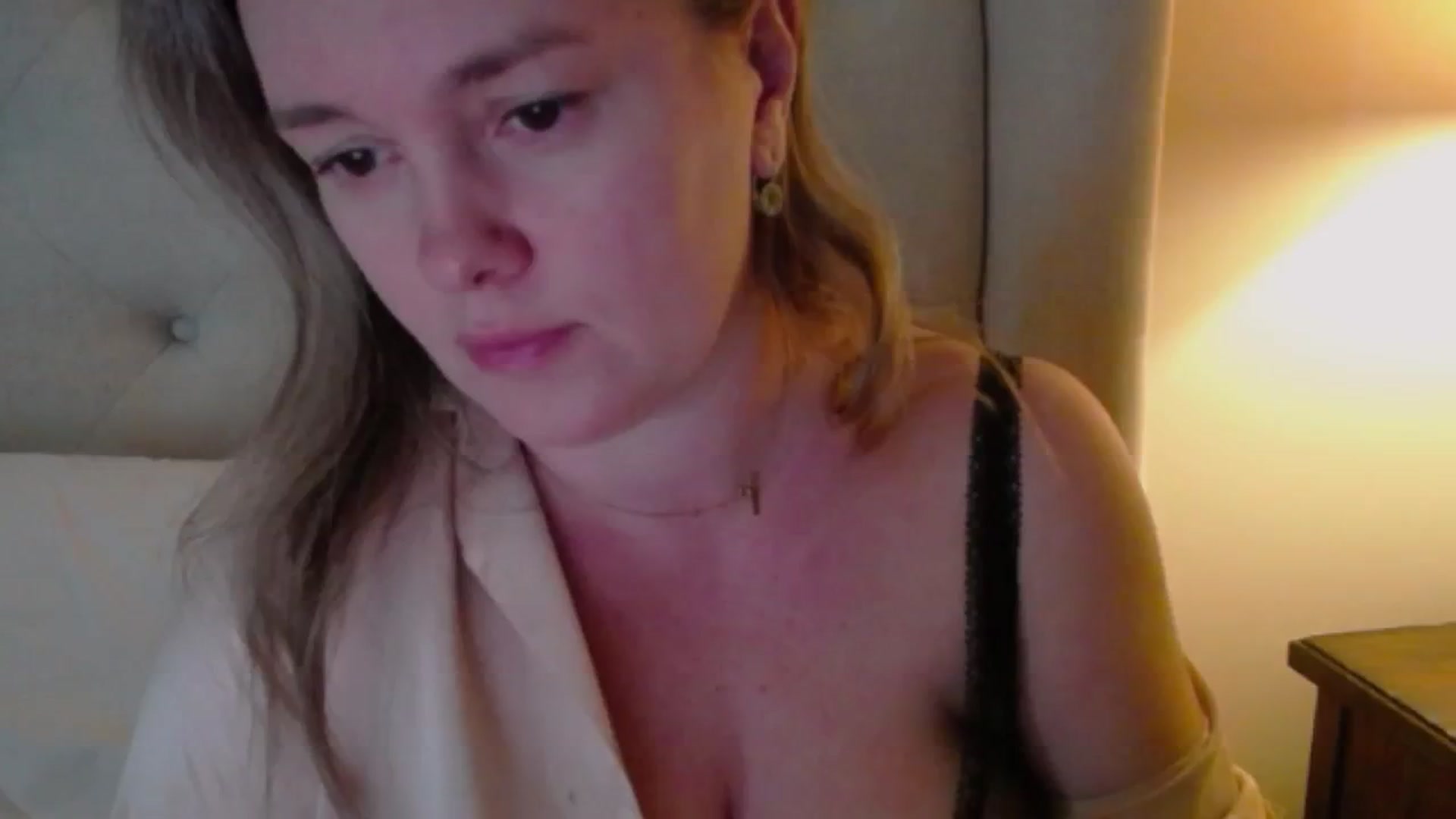 Gallery image thumbnail from J0llye's myfreecams stream on, 11/30/2024, 21:16 image 17 of 20