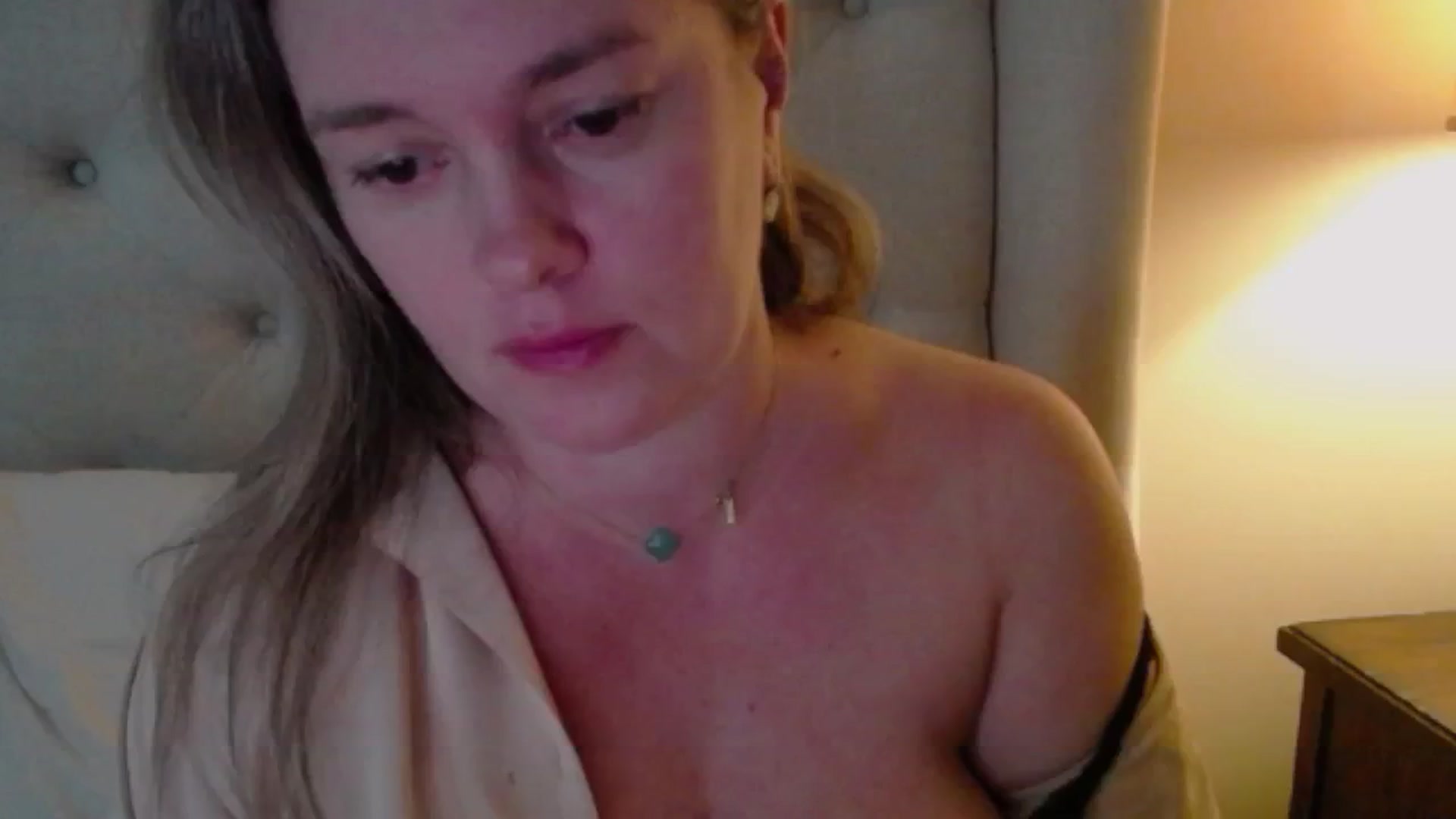 Gallery image thumbnail from J0llye's myfreecams stream on, 11/30/2024, 21:32 image 11 of 20