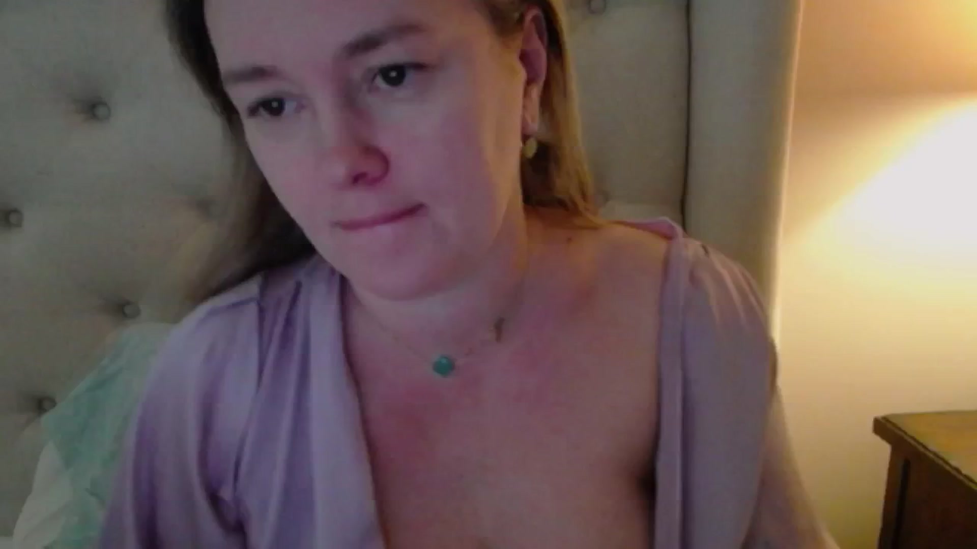 Gallery image thumbnail from J0llye's myfreecams stream on, 12/06/2024, 17:22 image 4 of 20