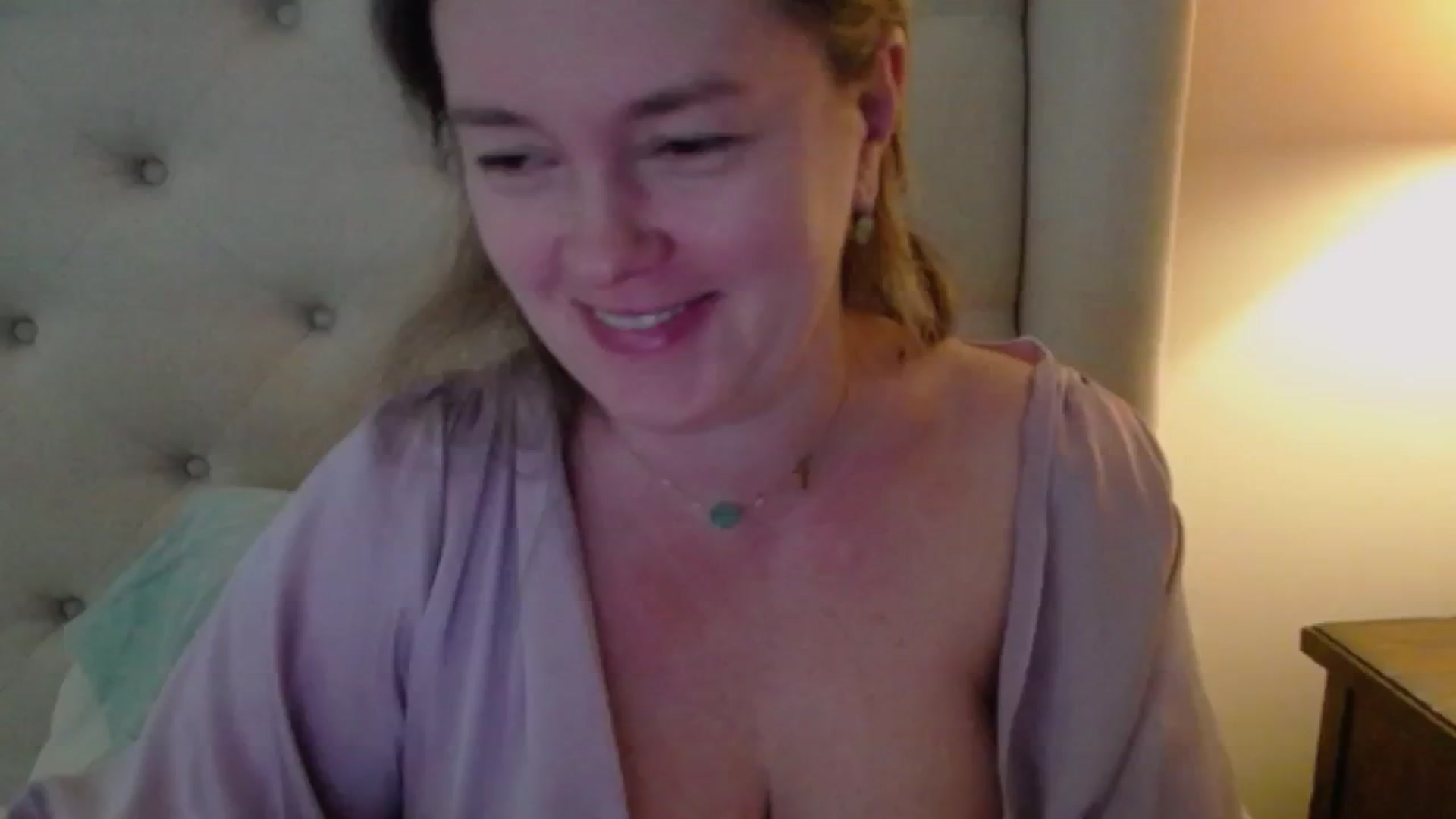 Gallery image thumbnail from J0llye's myfreecams stream on, 12/06/2024, 17:22 image 2 of 20