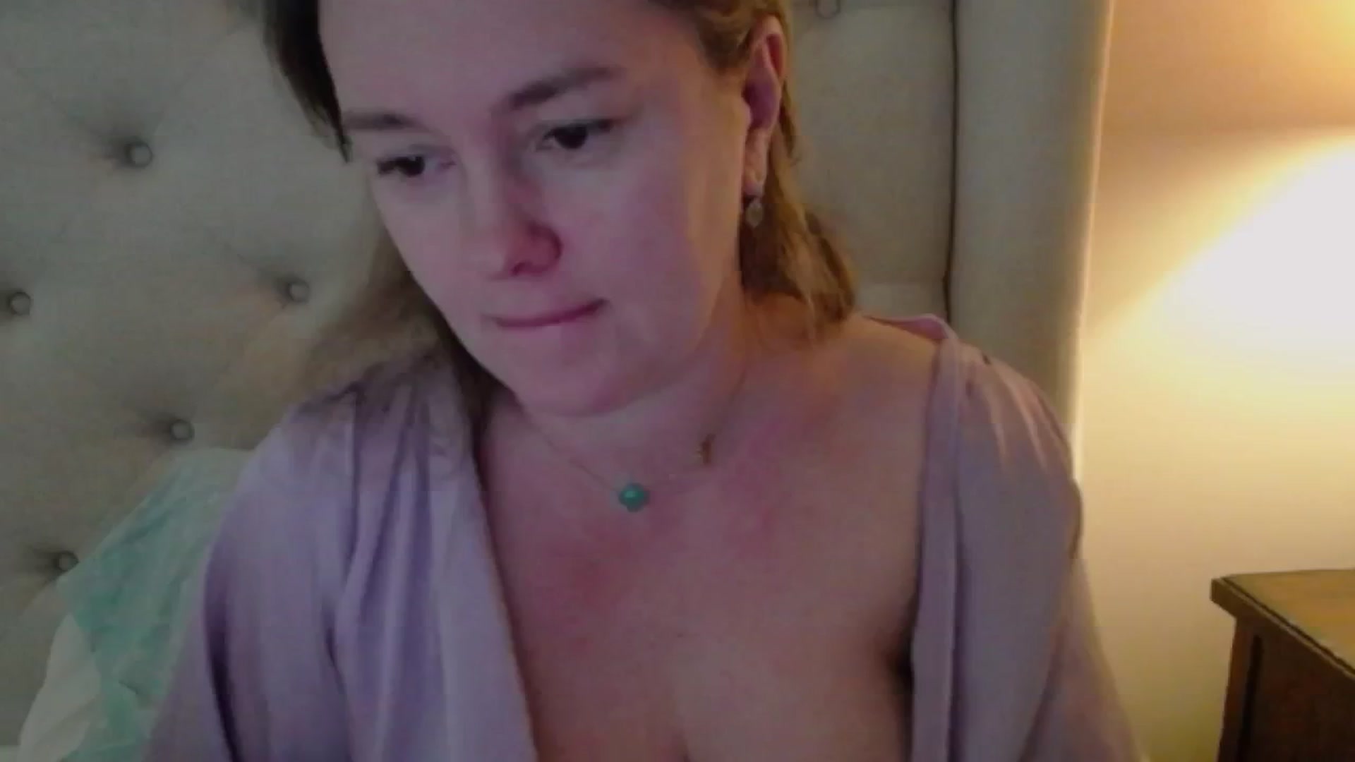 Gallery image thumbnail from J0llye's myfreecams stream on, 12/06/2024, 17:22 image 3 of 20