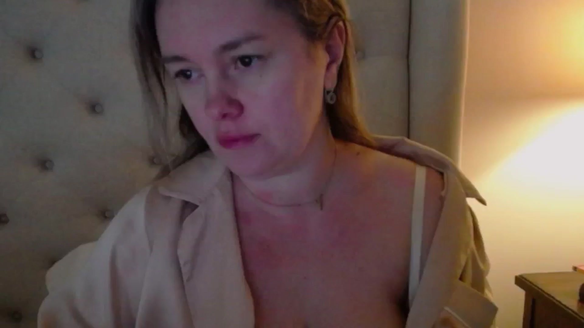 Gallery image thumbnail from J0llye's myfreecams stream on, 12/10/2024, 17:51 image 1 of 20