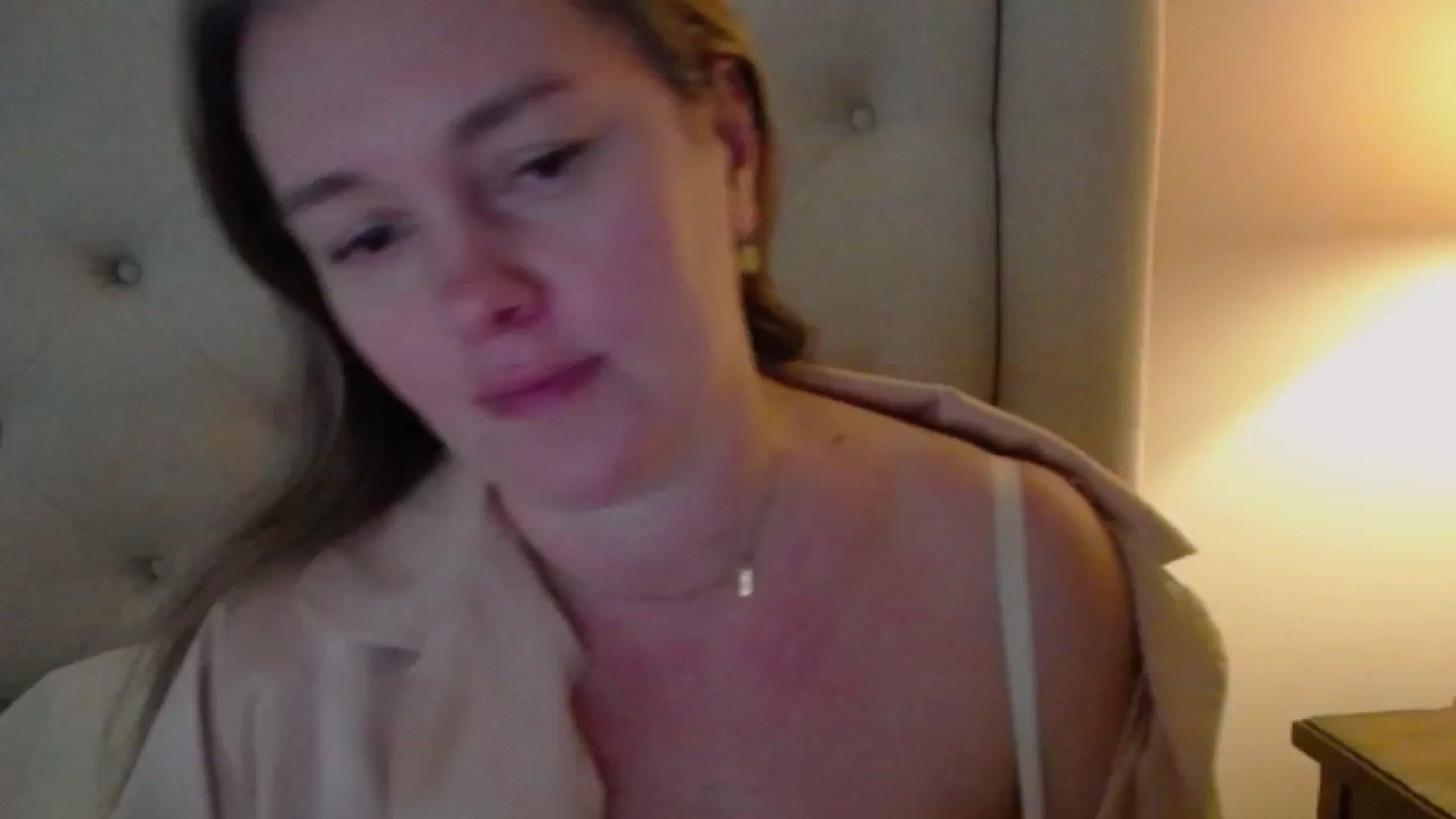 Gallery image thumbnail from J0llye's myfreecams stream on, 12/10/2024, 17:51 image 18 of 20