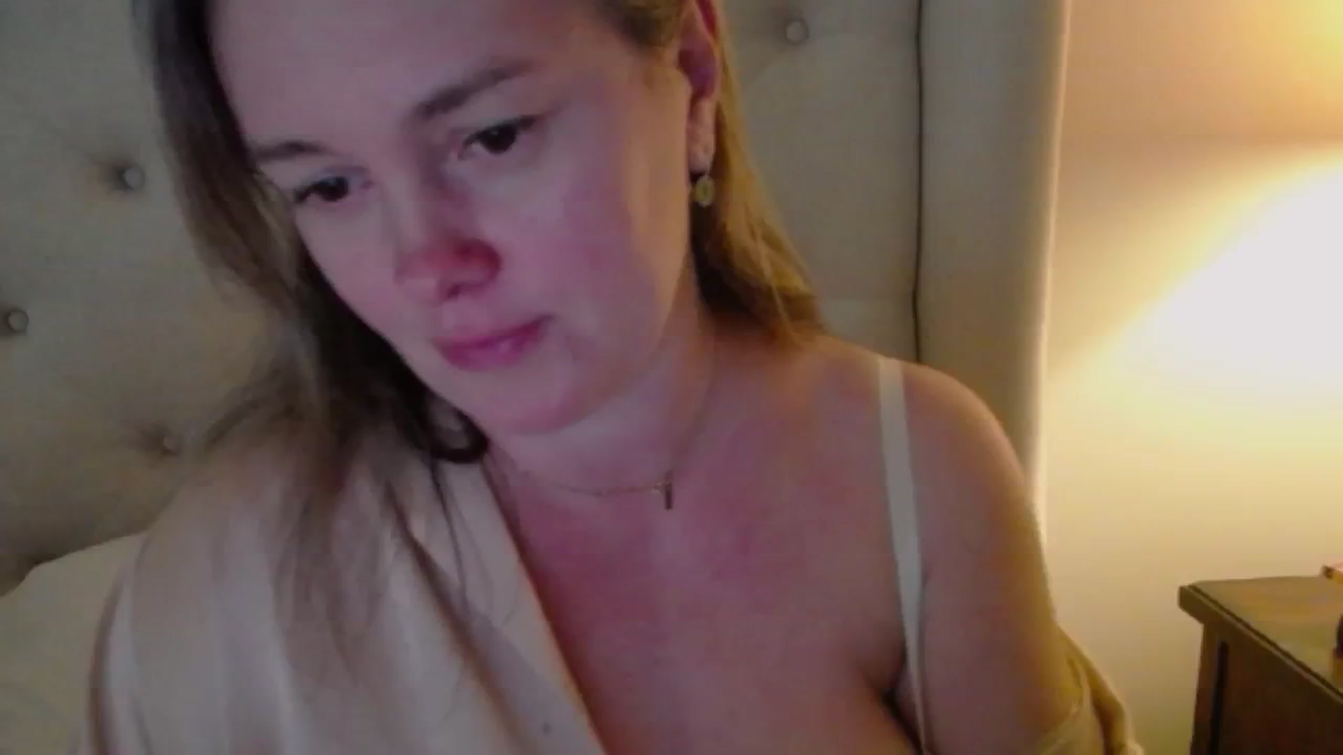 Gallery image thumbnail from J0llye's myfreecams stream on, 12/10/2024, 20:53 image 10 of 20