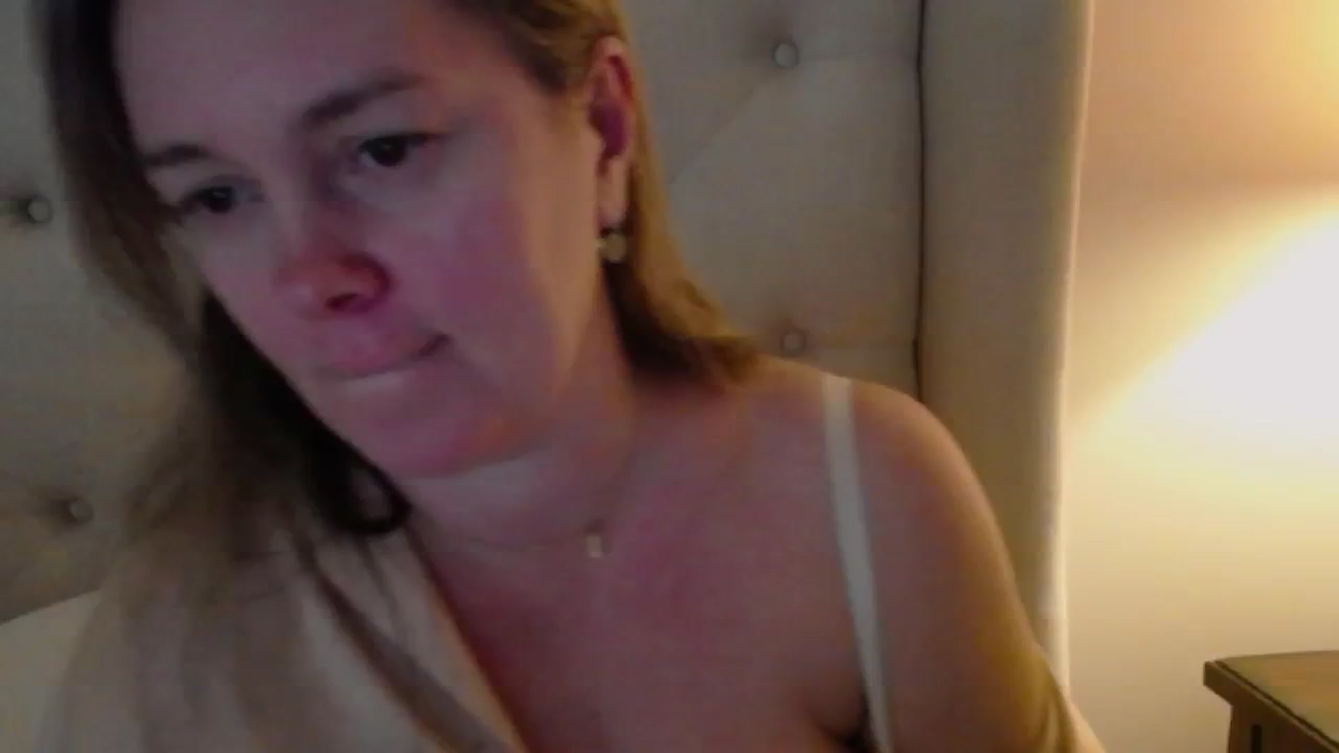 Gallery image thumbnail from J0llye's myfreecams stream on, 12/10/2024, 20:53 image 12 of 20