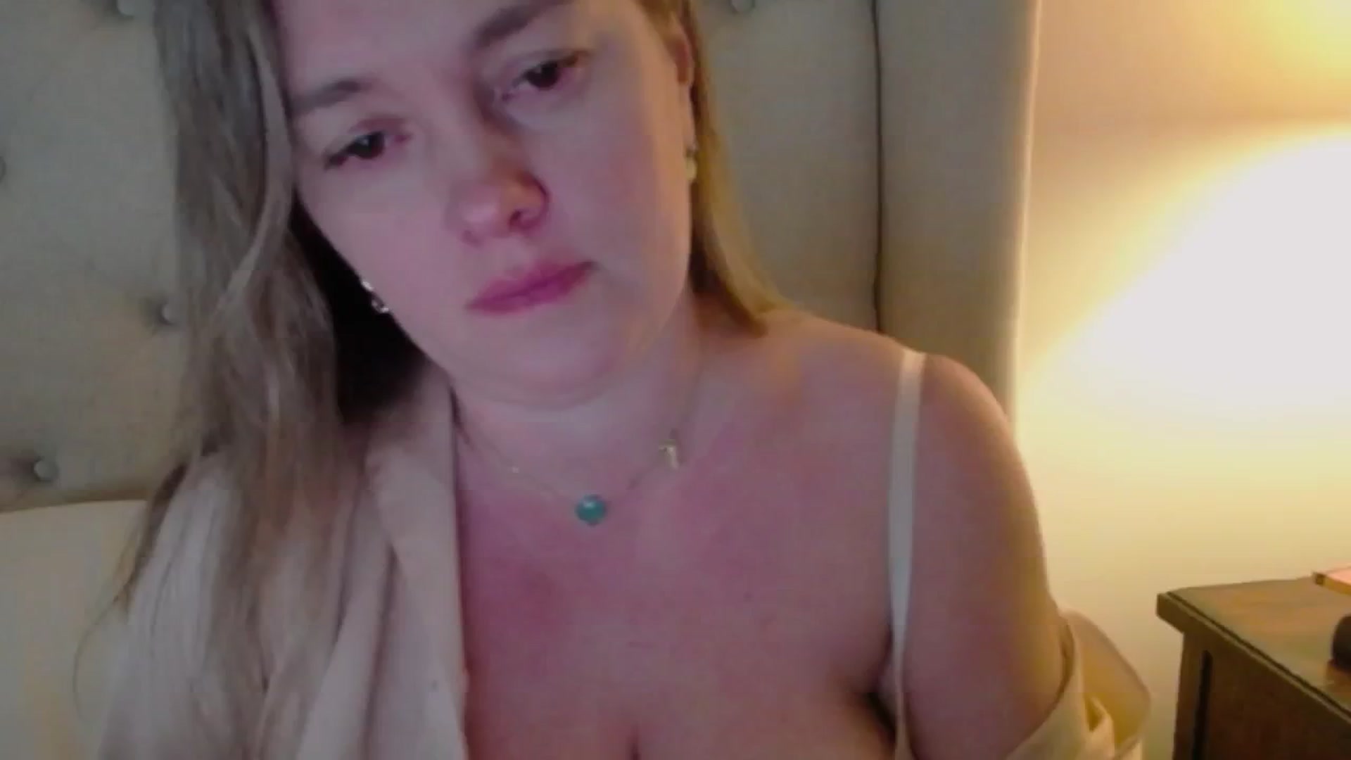 Gallery image thumbnail from J0llye's myfreecams stream on, 12/11/2024, 20:19 image 14 of 20