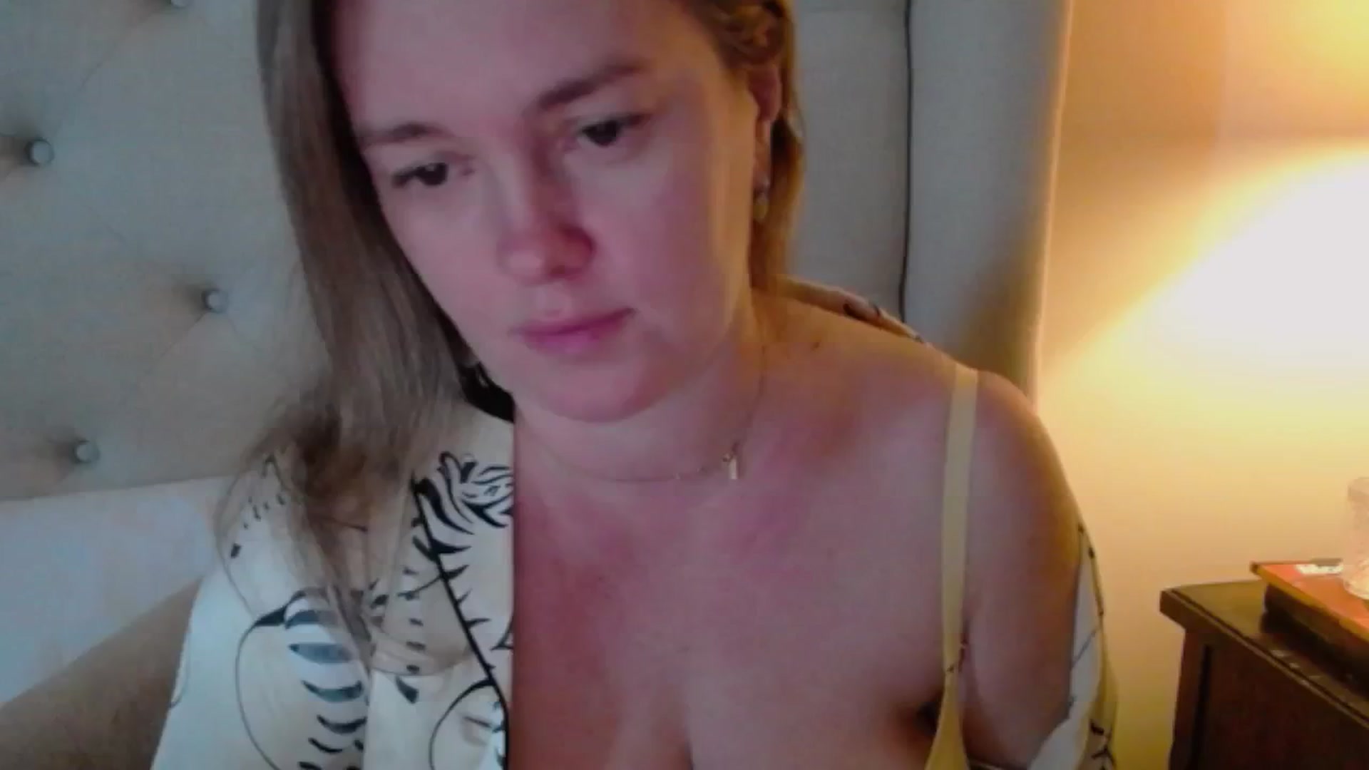 Gallery image thumbnail from J0llye's myfreecams stream on, 12/17/2024, 18:02 image 15 of 20