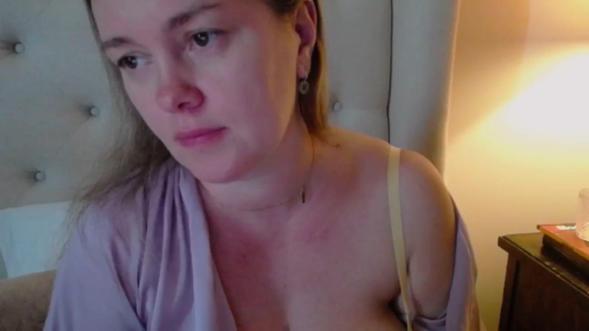 Gallery image thumbnail from J0llye's myfreecams stream on, 12/17/2024, 20:52 image 8 of 20