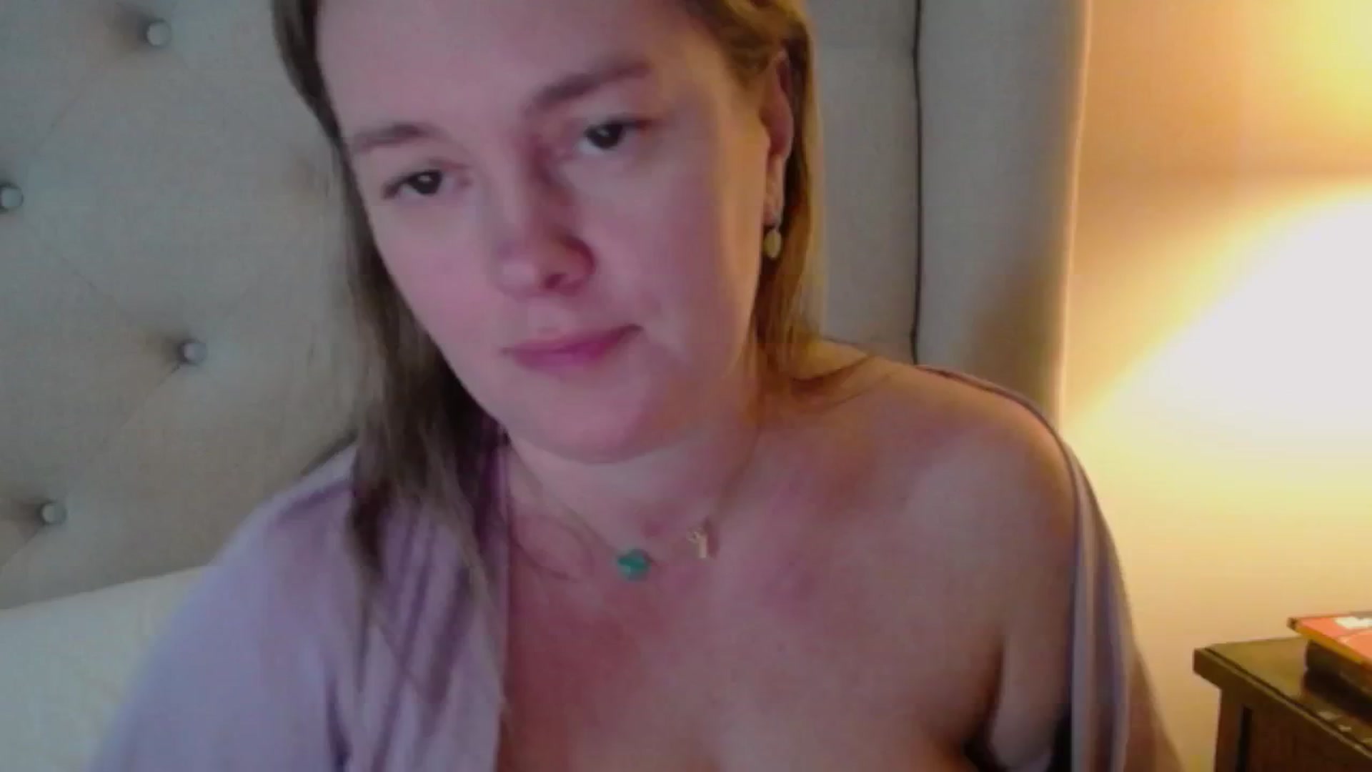 Gallery image thumbnail from J0llye's myfreecams stream on, 12/18/2024, 20:57 image 19 of 20