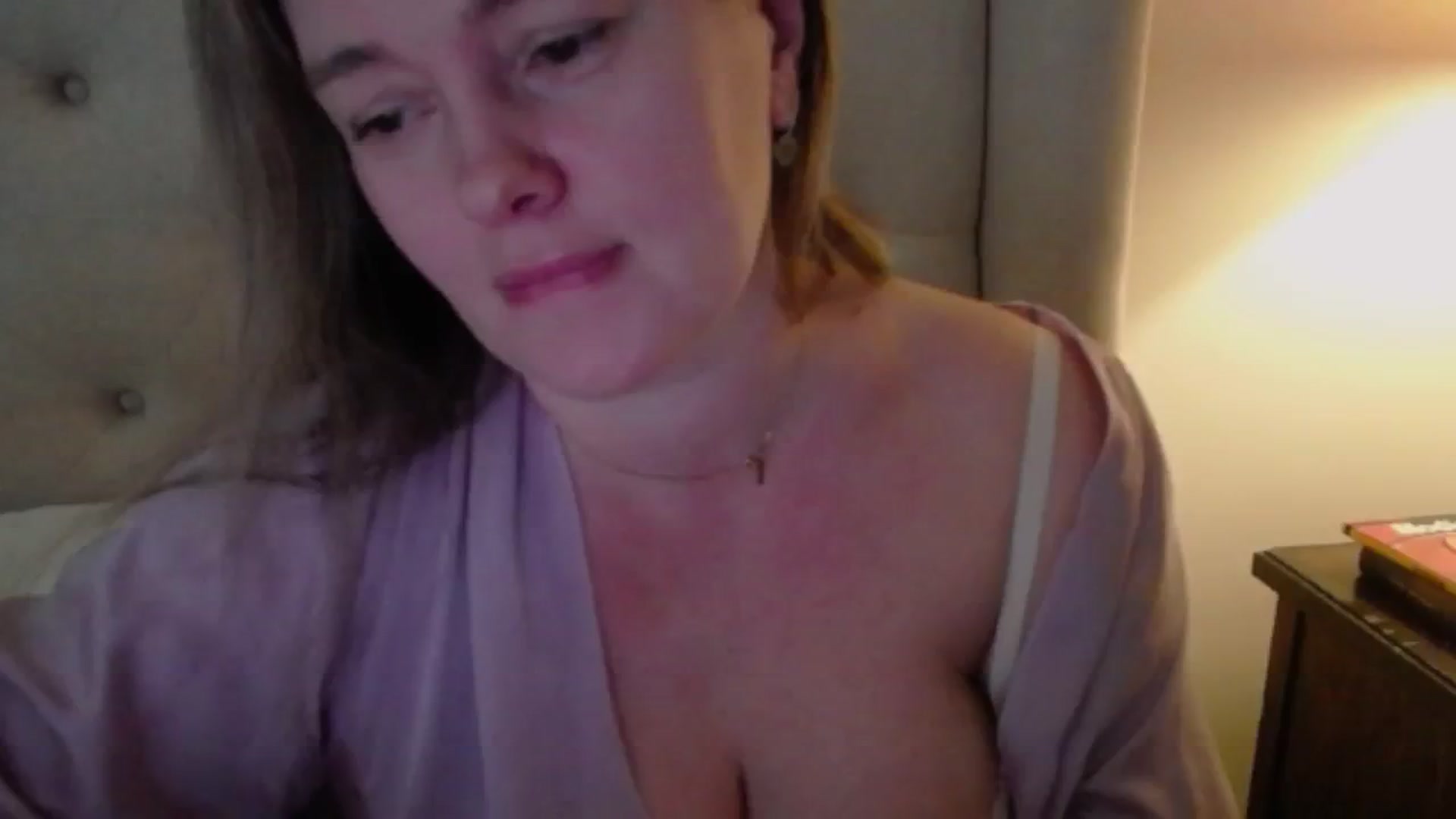 Gallery image thumbnail from J0llye's myfreecams stream on, 12/19/2024, 17:17 image 7 of 20