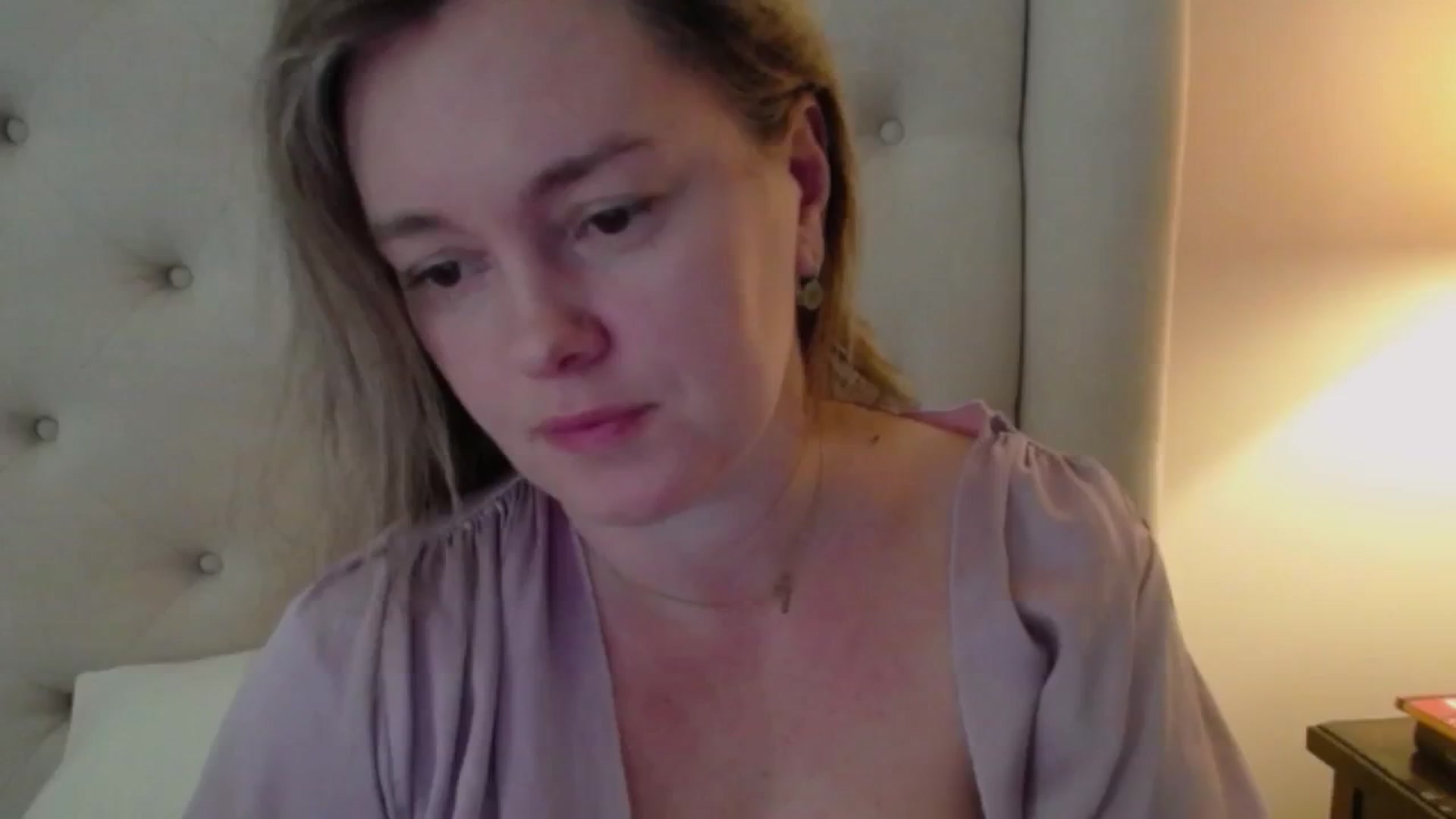 Gallery image thumbnail from J0llye's myfreecams stream on, 12/19/2024, 17:17 image 1 of 20