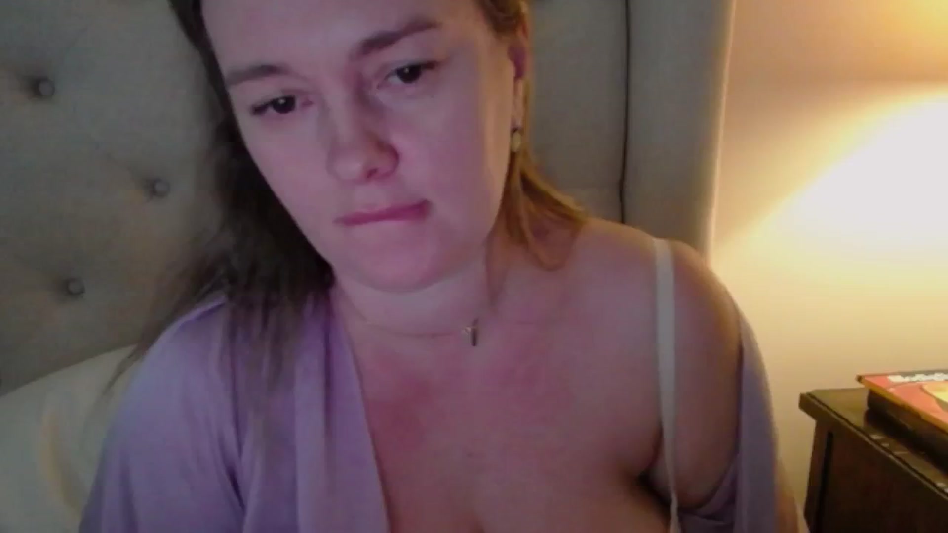 Gallery image thumbnail from J0llye's myfreecams stream on, 12/19/2024, 17:52 image 17 of 20