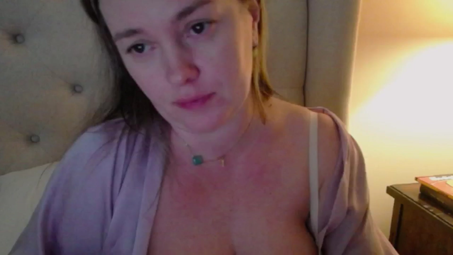 Gallery image thumbnail from J0llye's myfreecams stream on, 12/19/2024, 20:52 image 19 of 20