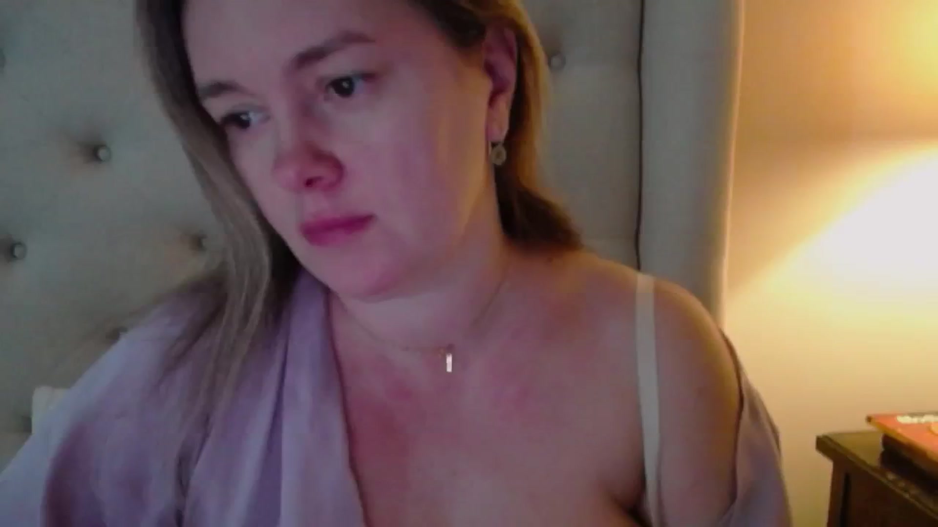 Gallery image thumbnail from J0llye's myfreecams stream on, 12/20/2024, 16:05 image 17 of 20