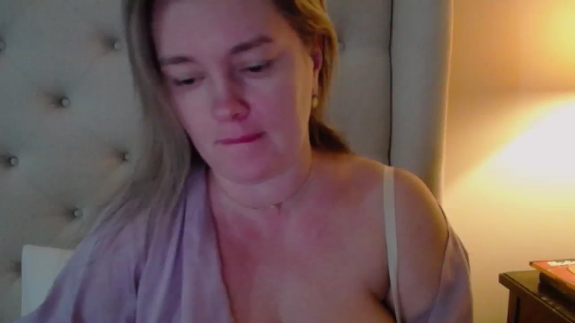 Gallery image thumbnail from J0llye's myfreecams stream on, 12/20/2024, 16:05 image 14 of 20