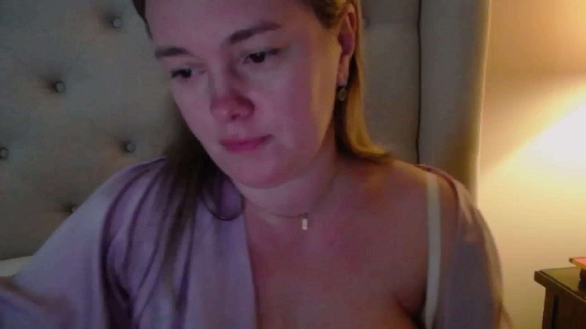 Gallery image thumbnail from J0llye's myfreecams stream on, 12/20/2024, 20:25 image 19 of 20