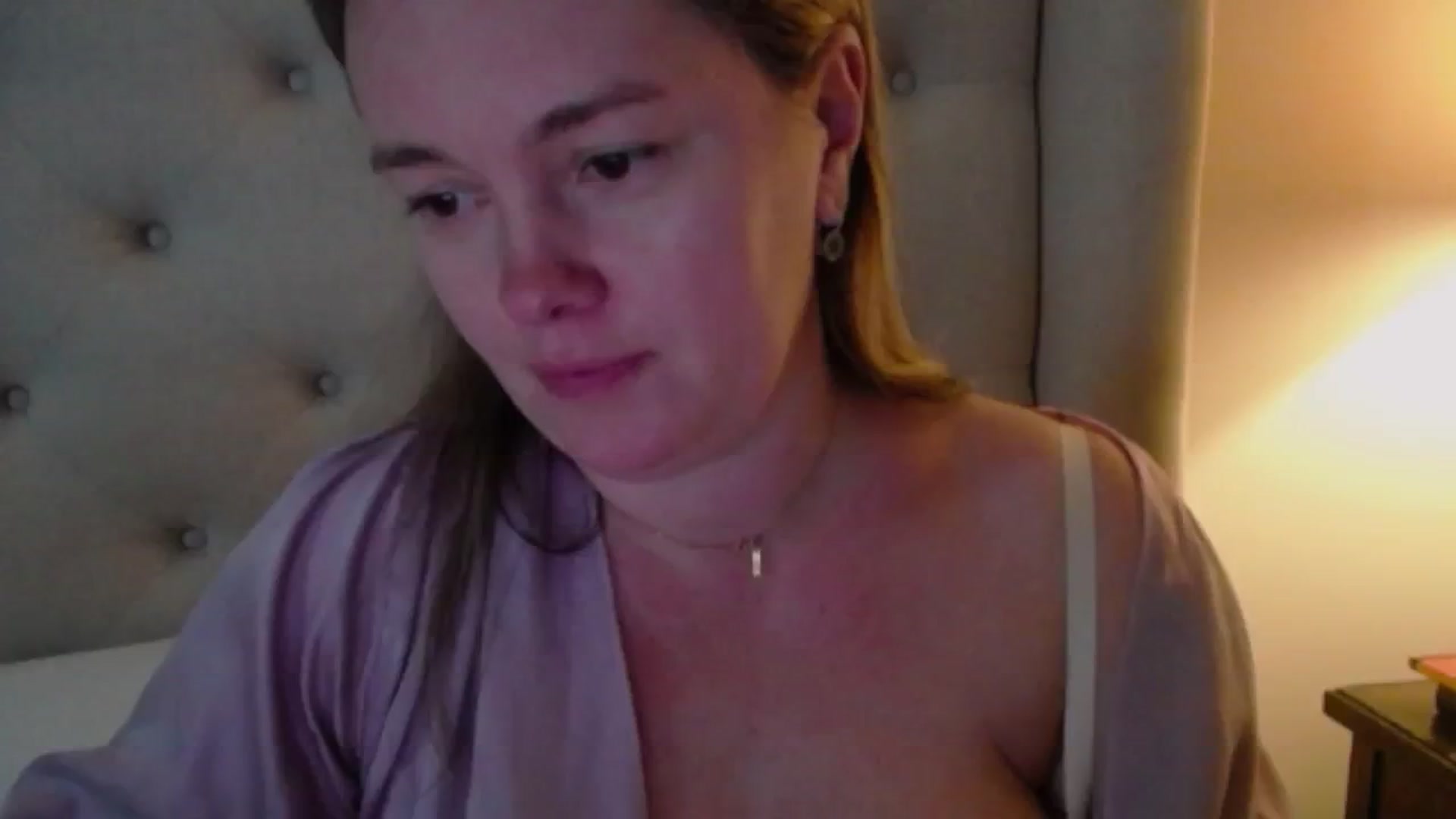 Gallery image thumbnail from J0llye's myfreecams stream on, 12/20/2024, 20:25 image 17 of 20