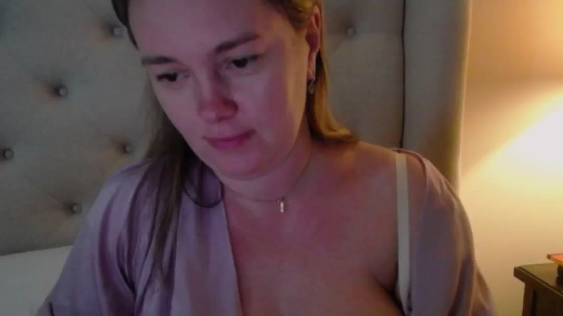 Gallery image thumbnail from J0llye's myfreecams stream on, 12/20/2024, 20:25 image 16 of 20