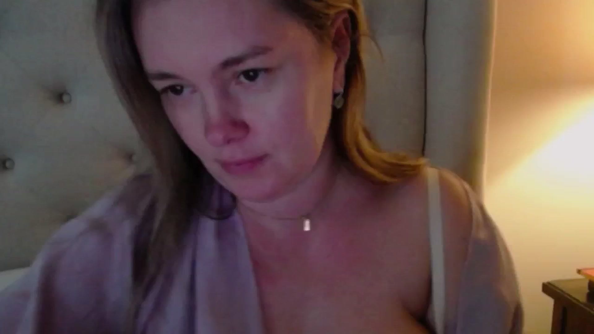 Gallery image thumbnail from J0llye's myfreecams stream on, 12/20/2024, 20:25 image 12 of 20