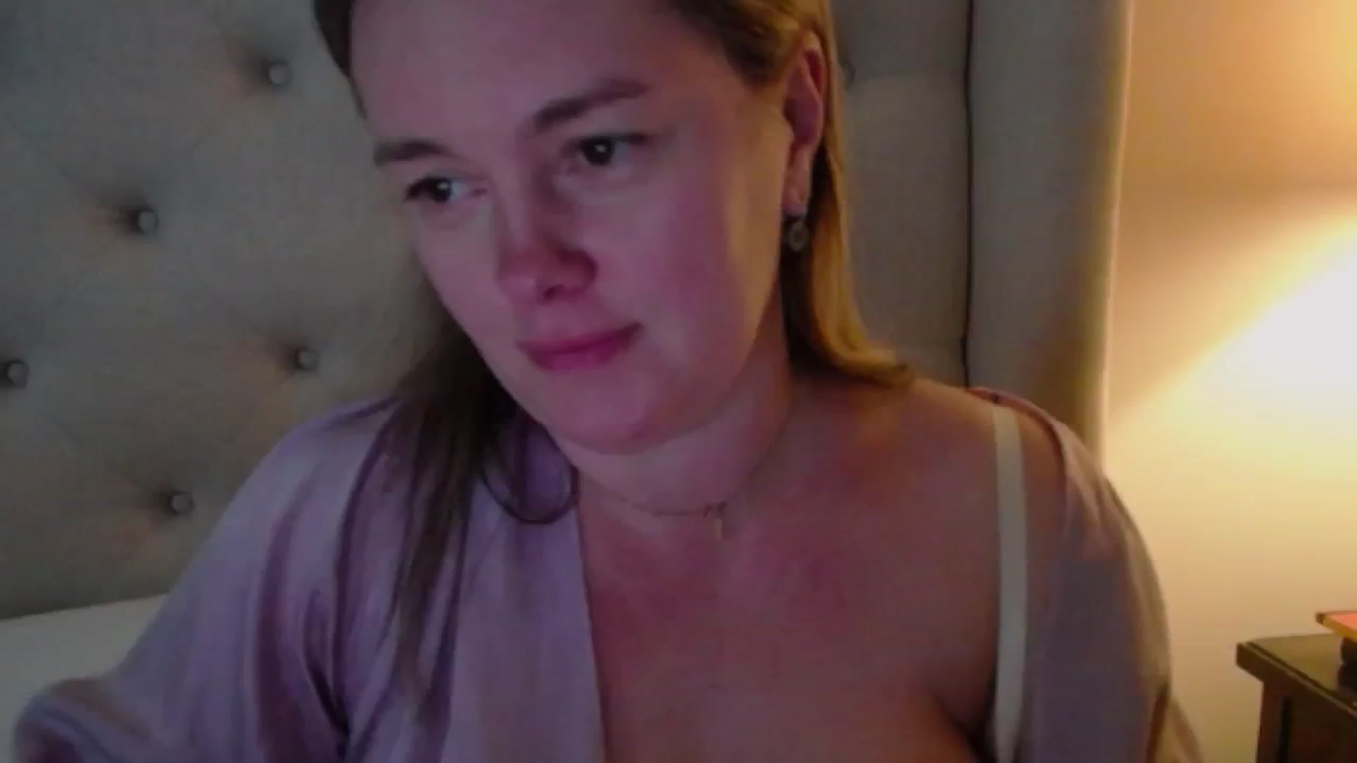 Gallery image thumbnail from J0llye's myfreecams stream on, 12/20/2024, 20:25 image 18 of 20