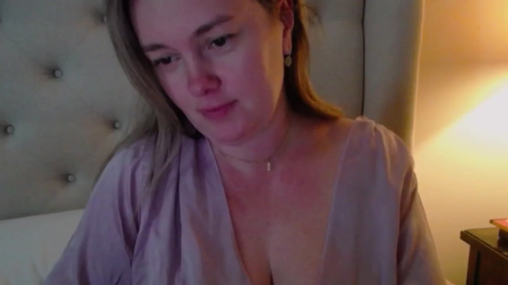 Gallery image thumbnail from J0llye's myfreecams stream on, 12/20/2024, 20:25 image 1 of 20