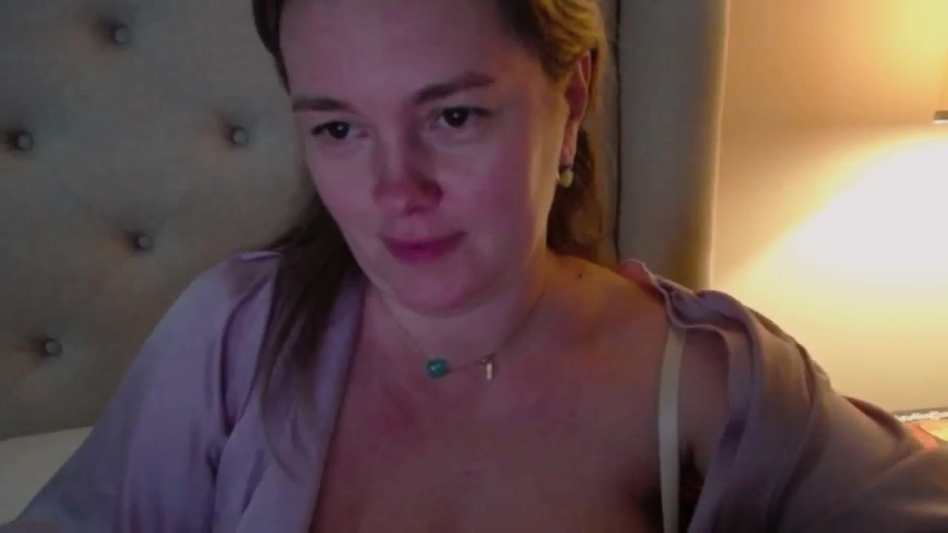 Gallery image thumbnail from J0llye's myfreecams stream on, 12/20/2024, 21:30 image 12 of 20