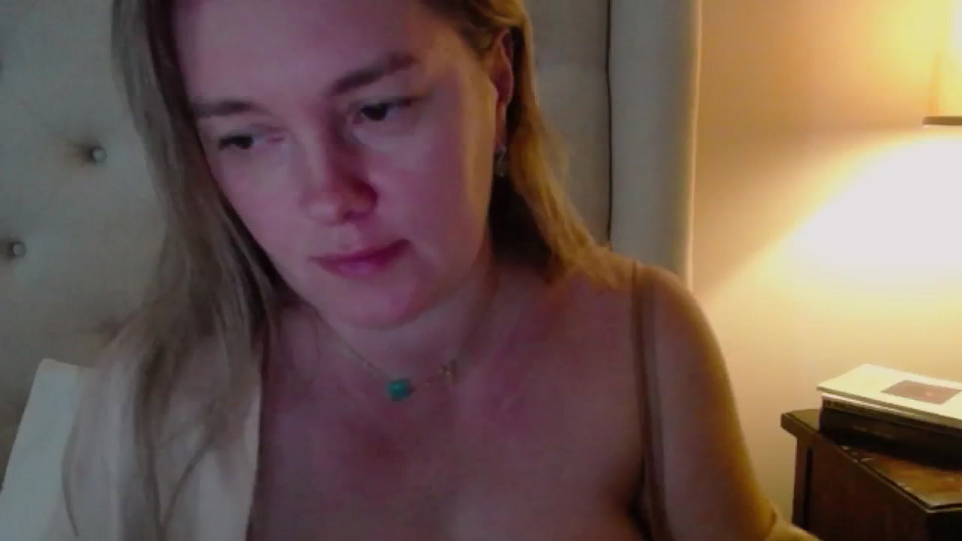 Gallery image thumbnail from J0llye's myfreecams stream on, 12/26/2024, 20:49 image 8 of 20