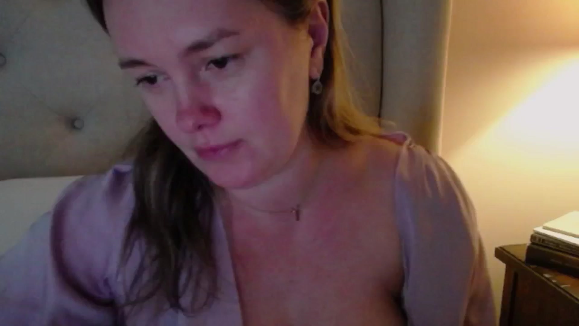 Gallery image thumbnail from J0llye's myfreecams stream on, 12/28/2024, 21:25 image 12 of 20