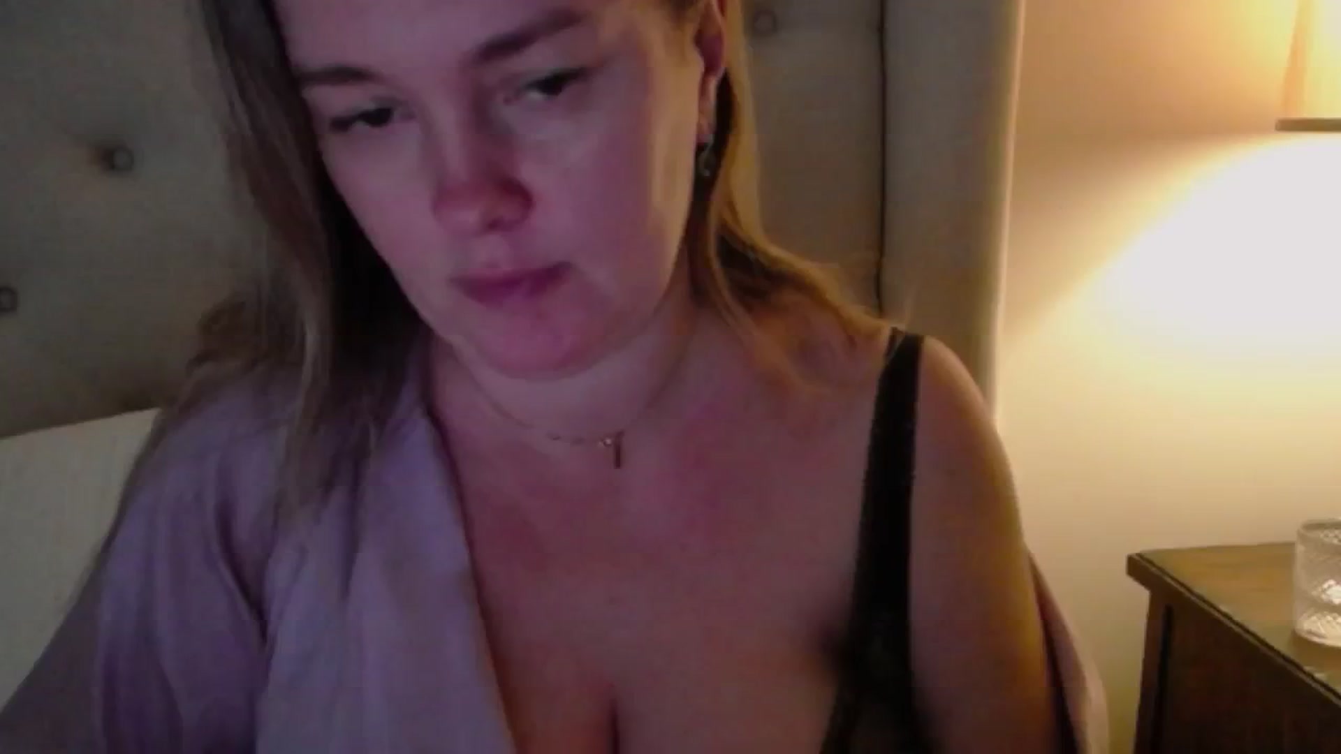 Gallery image thumbnail from J0llye's myfreecams stream on, 12/29/2024, 21:05 image 8 of 20
