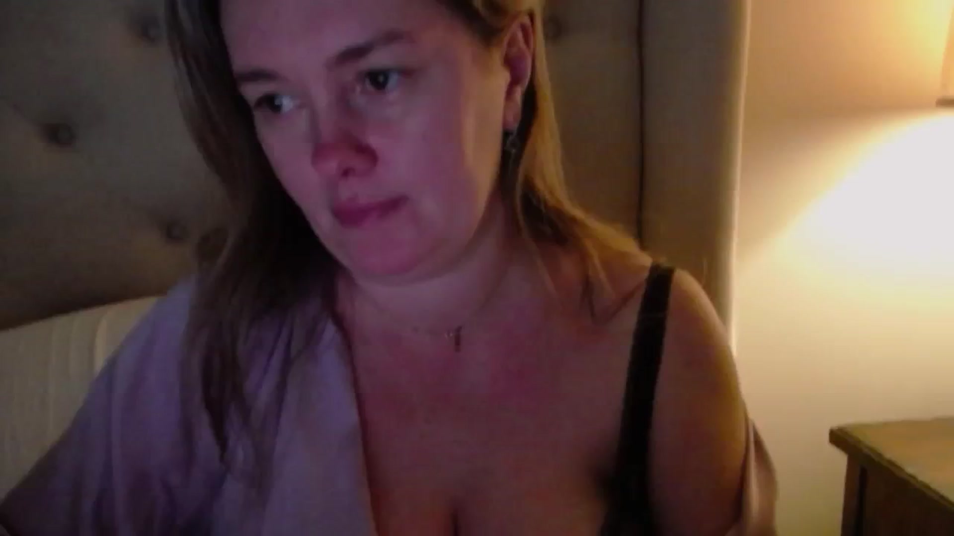 Gallery image thumbnail from J0llye's myfreecams stream on, 12/29/2024, 21:05 image 16 of 20