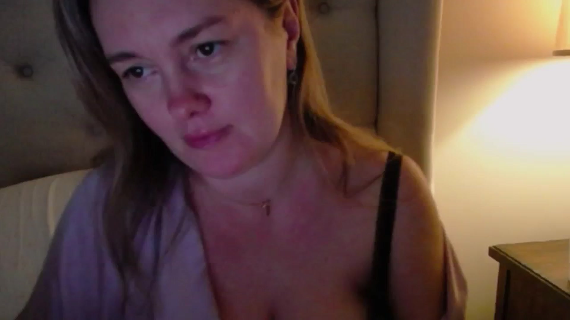 Gallery image thumbnail from J0llye's myfreecams stream on, 12/29/2024, 21:05 image 19 of 20