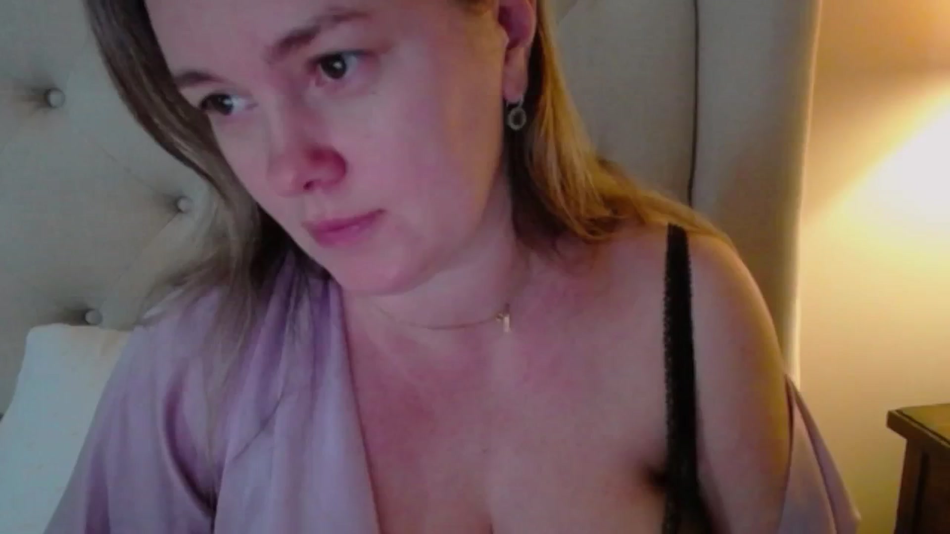 Gallery image thumbnail from J0llye's myfreecams stream on, 12/30/2024, 21:18 image 19 of 20