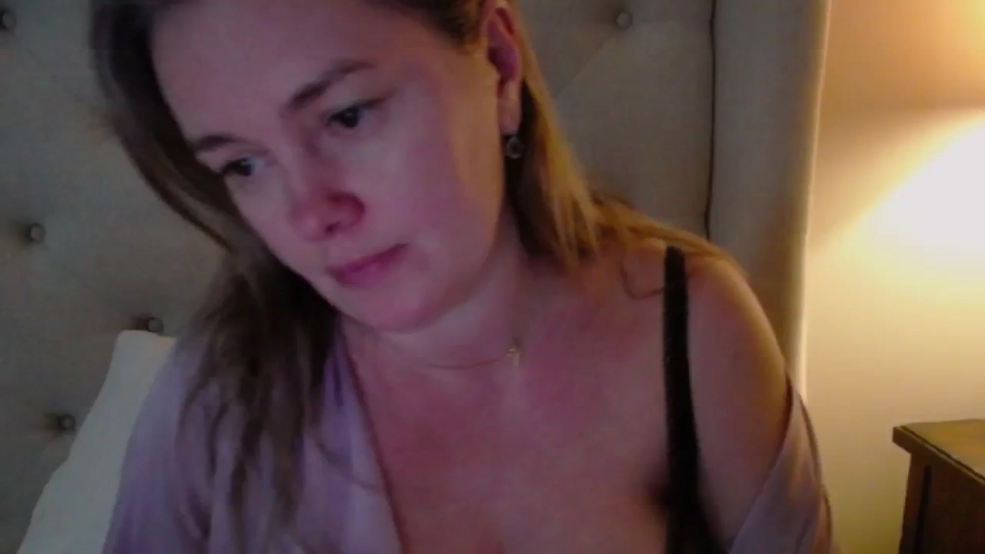 Gallery image thumbnail from J0llye's myfreecams stream on, 12/30/2024, 21:18 image 8 of 20