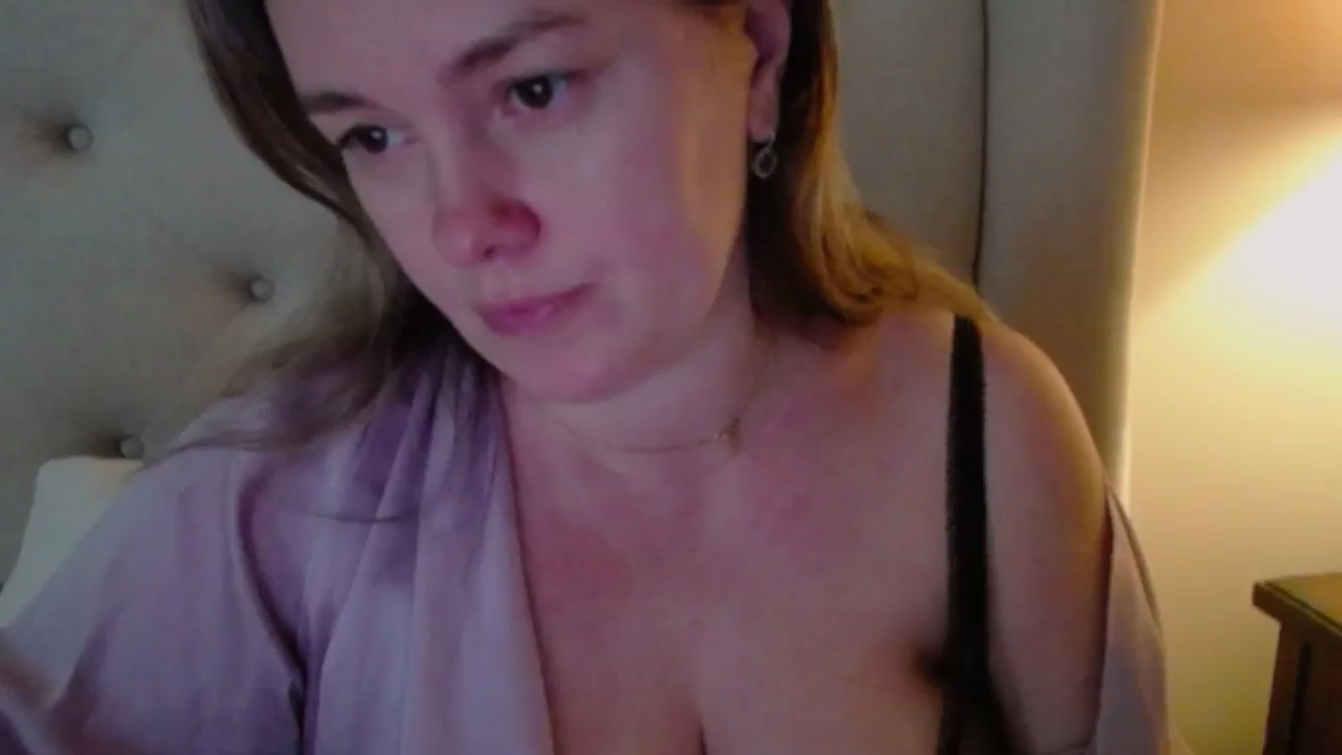 Gallery image thumbnail from J0llye's myfreecams stream on, 12/30/2024, 21:18 image 15 of 20