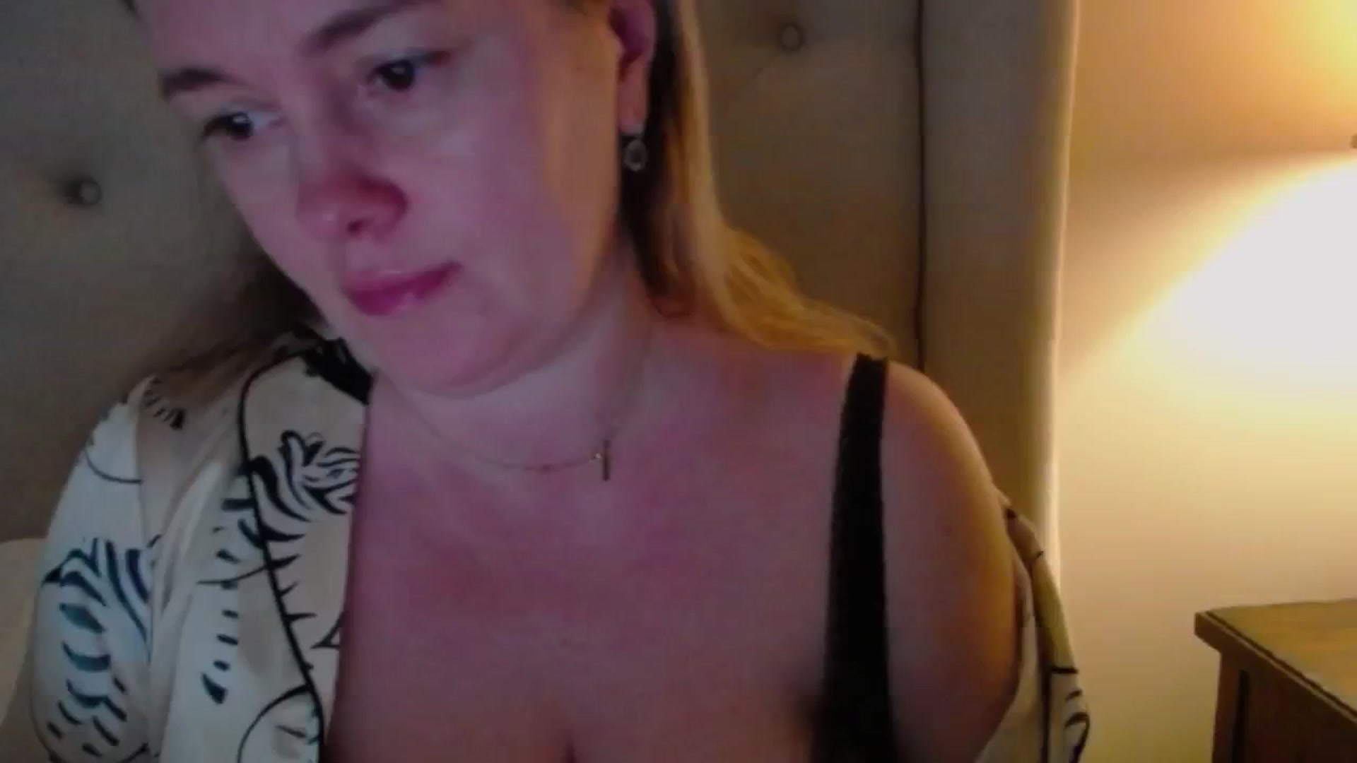 Gallery image thumbnail from J0llye's myfreecams stream on, 12/31/2024, 20:07 image 12 of 20
