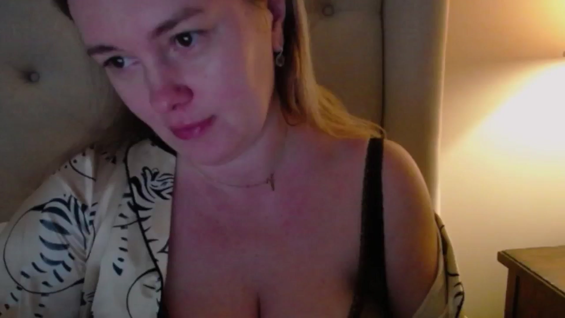 Gallery image thumbnail from J0llye's myfreecams stream on, 12/31/2024, 20:07 image 17 of 20