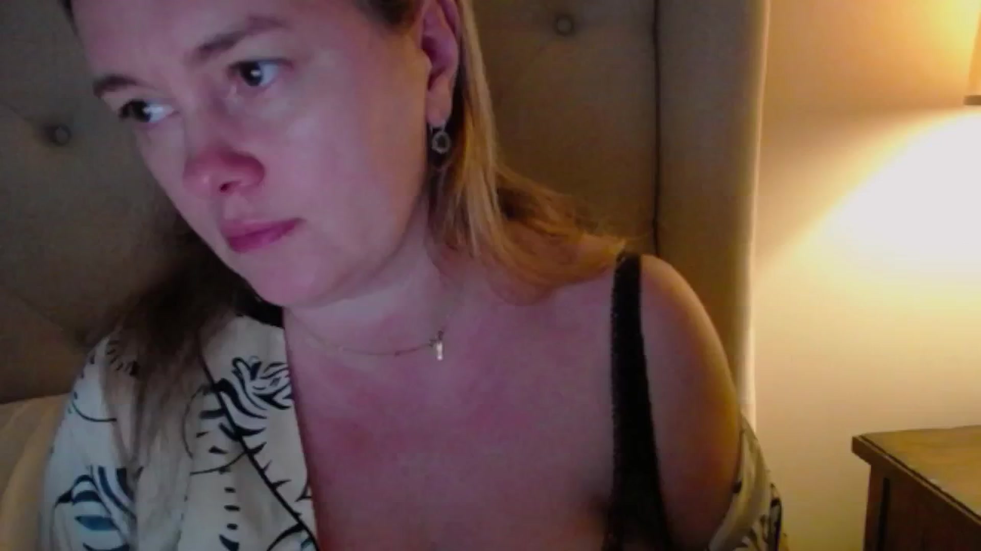 Gallery image thumbnail from J0llye's myfreecams stream on, 12/31/2024, 21:26 image 7 of 20