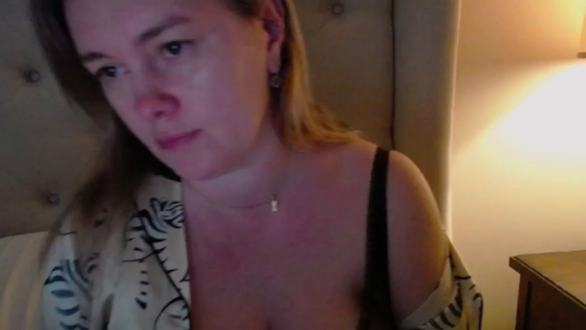 Gallery image thumbnail from J0llye's myfreecams stream on, 12/31/2024, 21:26 image 2 of 20