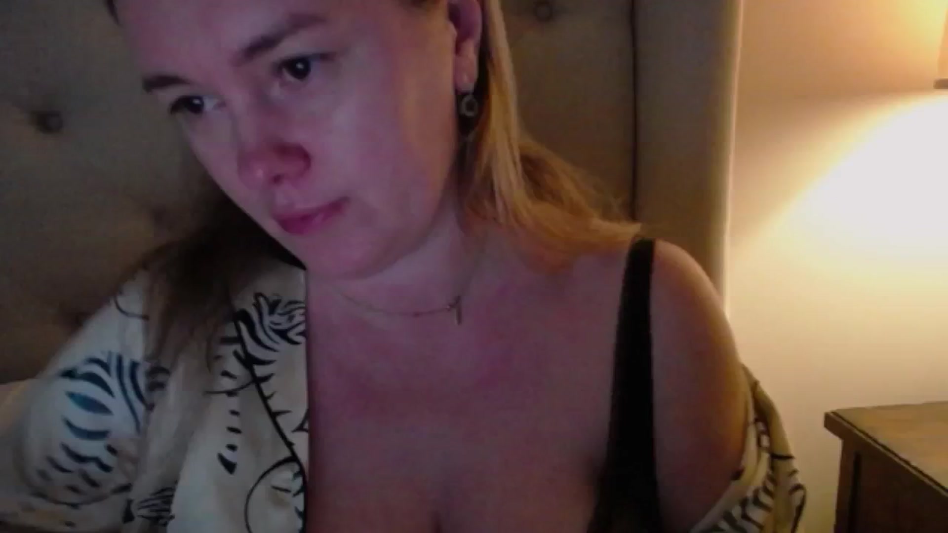 Gallery image thumbnail from J0llye's myfreecams stream on, 12/31/2024, 21:26 image 6 of 20