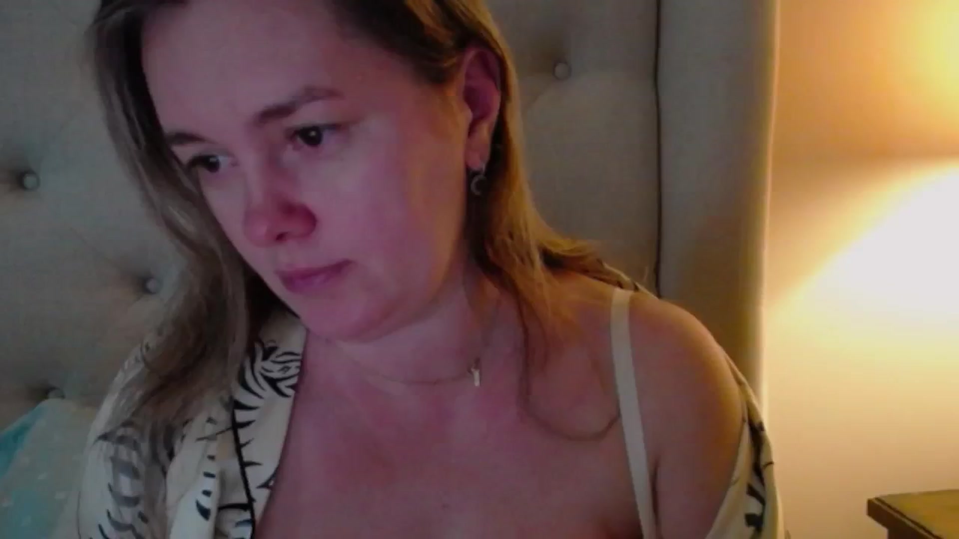 Gallery image thumbnail from J0llye's myfreecams stream on, 01/04/2025, 21:04 image 12 of 20