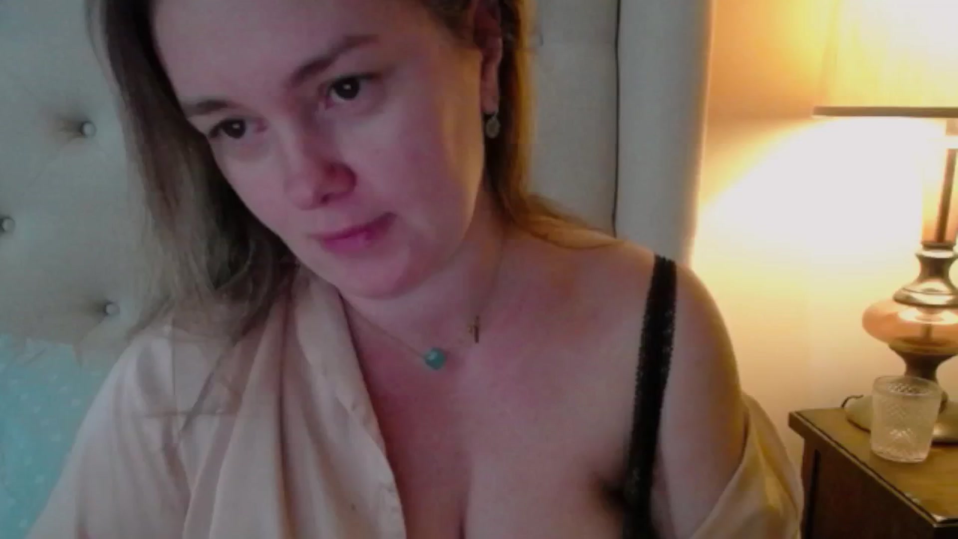 Gallery image thumbnail from J0llye's myfreecams stream on, 01/05/2025, 20:49 image 4 of 20